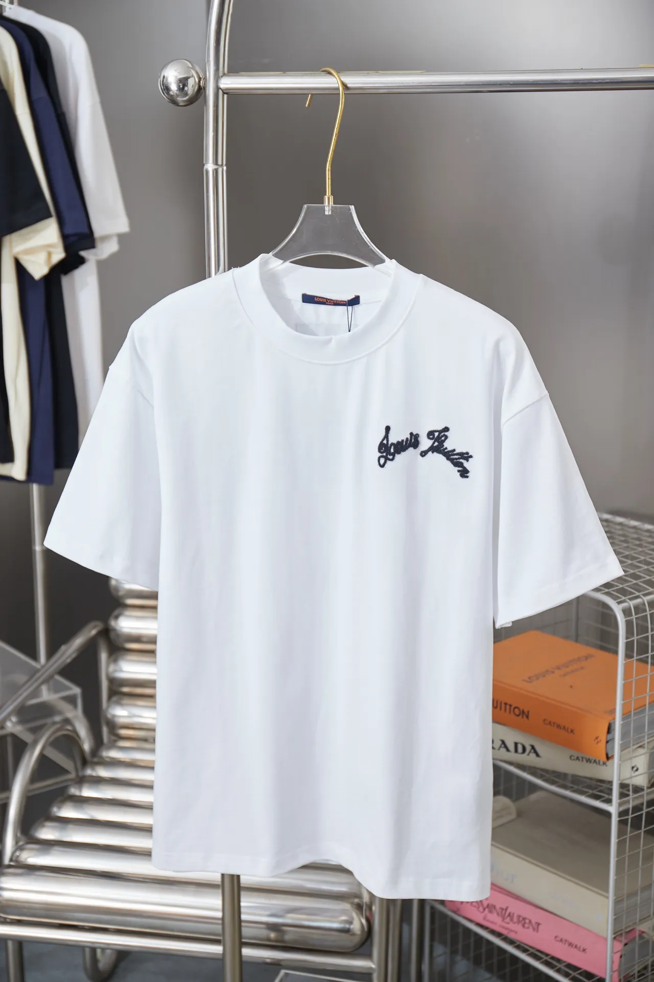 🅿️200 1V 25SS early spring new style short sleeves with embroidered letters, light luxury, a must-have item for daily commuting for men and women, correct version, welcome to compare, detailed features · 320g 100% pure cotton double yarn jersey fabric · Special thickened 32 pieces of double-strand 1X1 thread in the same vat custom dyeing · Imported Tajima machine rope embroidery➕ embroidered letter logo · Double needle stitching and cross-stitch technology · Original main mark, washable tag, brand moisture-proof paper packaging Color: black/white Size: S/M/L/XL